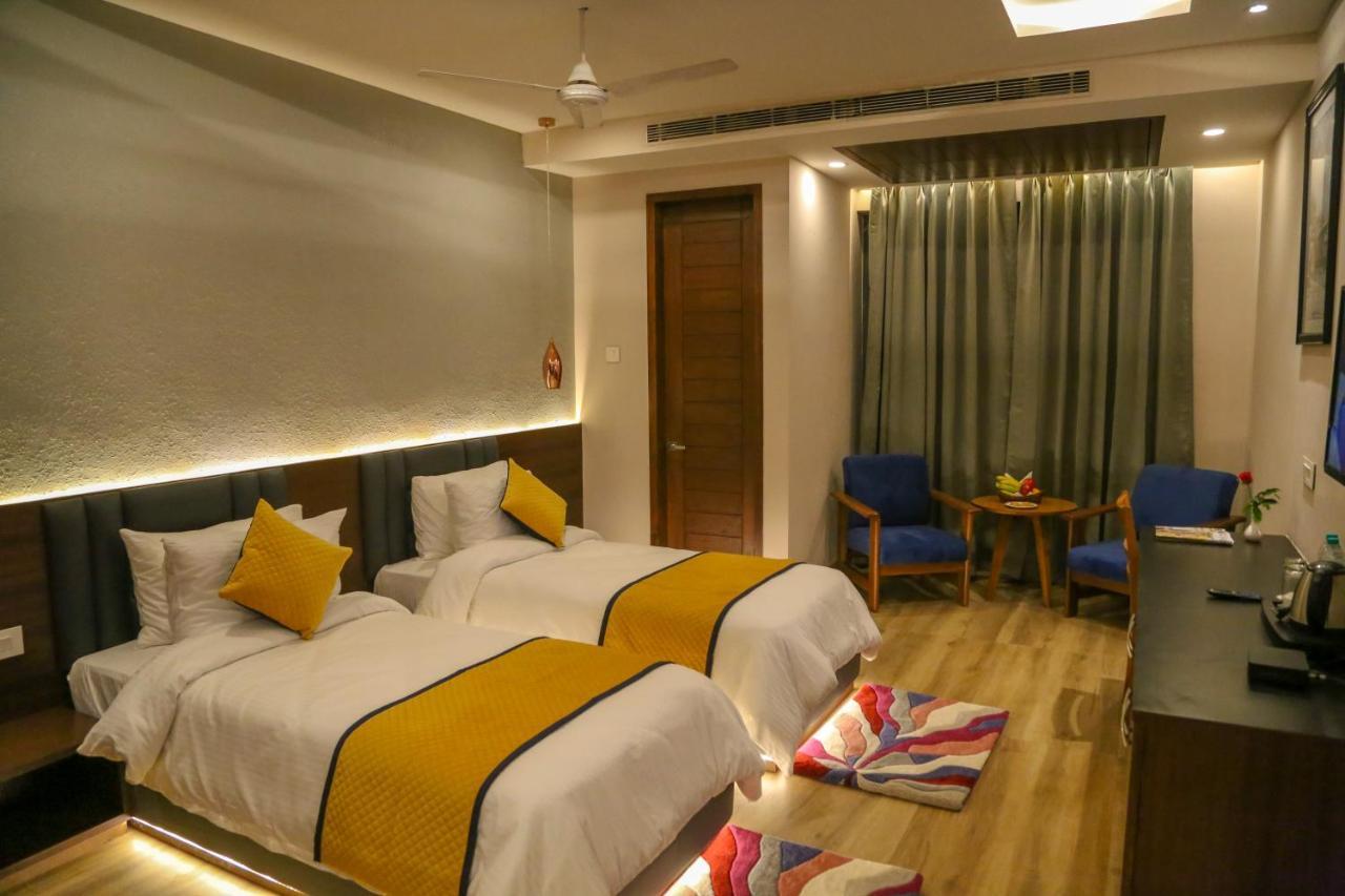 Four Leaf Hotel - Sapphire Blue, Варанаси Экстерьер фото