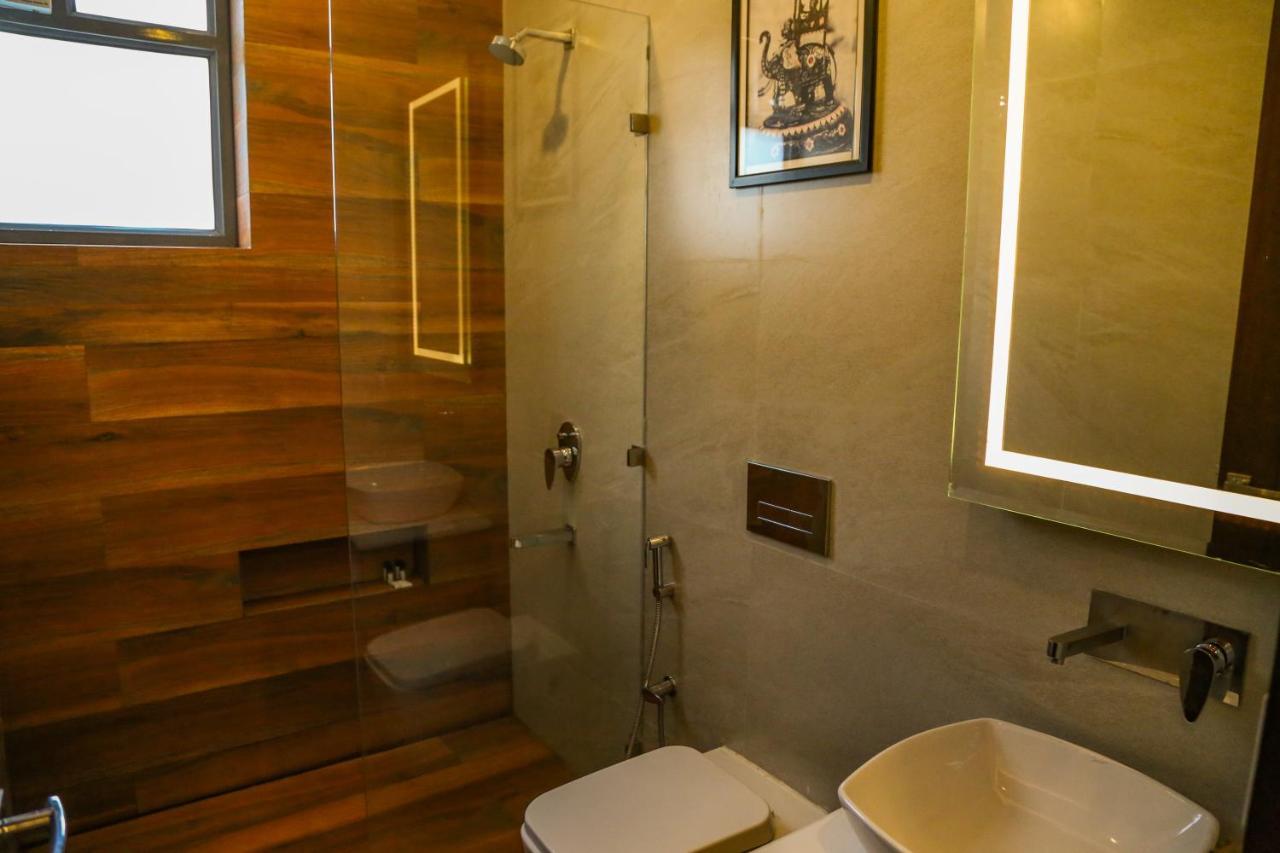 Four Leaf Hotel - Sapphire Blue, Варанаси Экстерьер фото