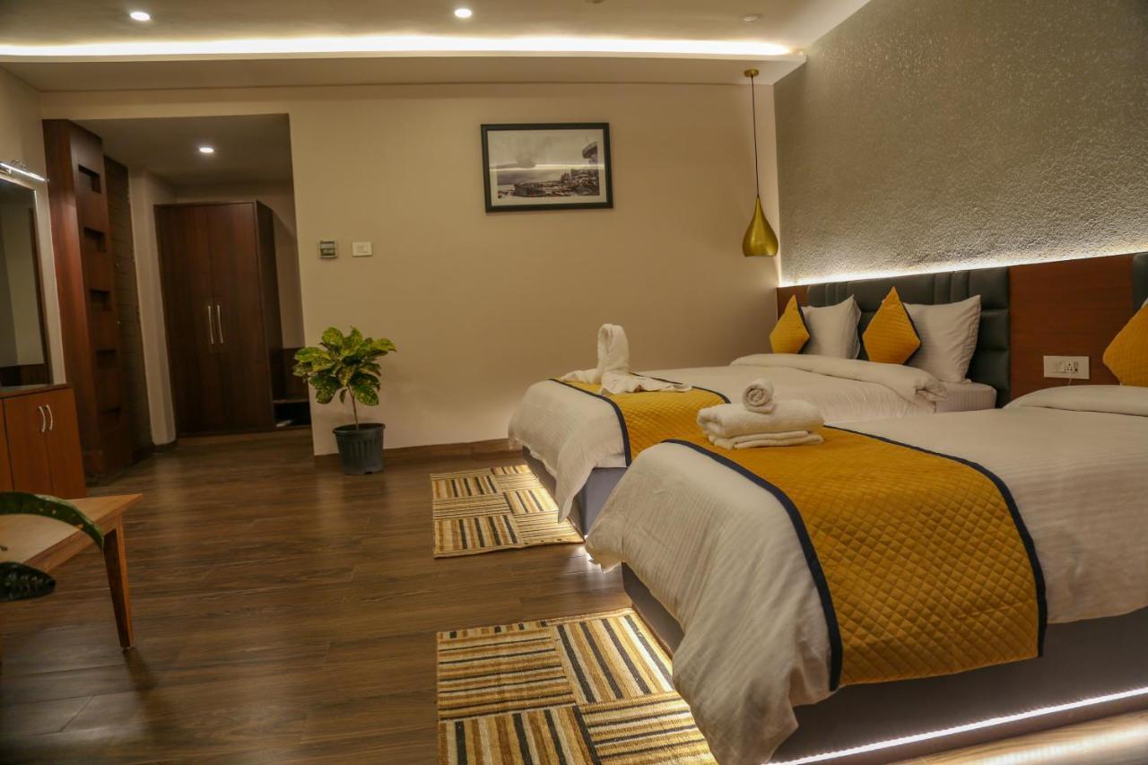Four Leaf Hotel - Sapphire Blue, Варанаси Экстерьер фото